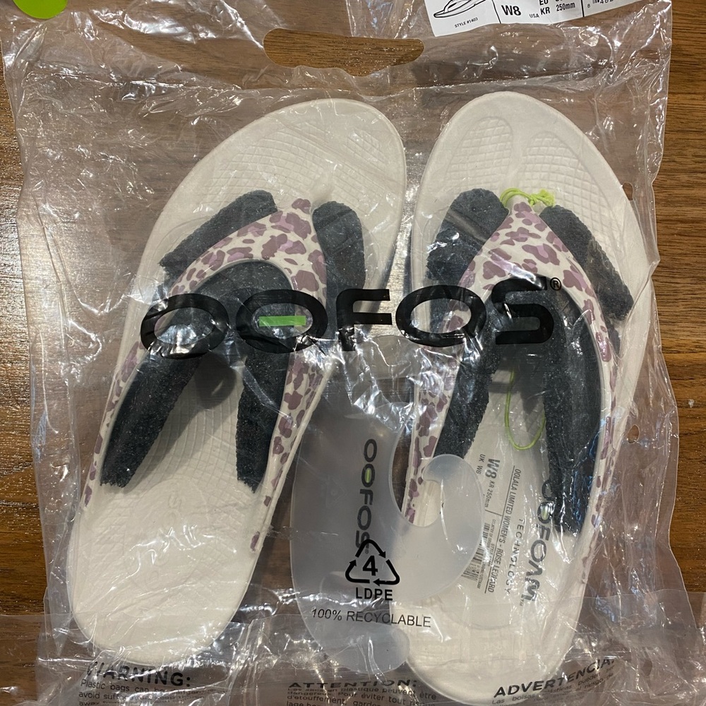 Oofos flip flop